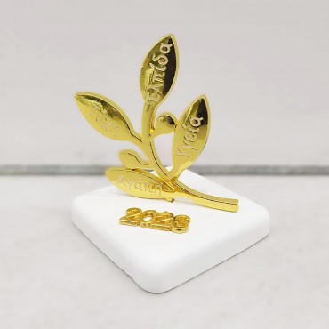 Επιτραπέζιο γούρι με κλαδί ελιάς με ευχές σε λευκή πέτρα 