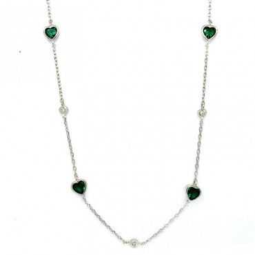 Ασημένια αλυσίδα με σμαραγδί καρδιές και μικρές πέτρες ζιργκόν σε λευκό χρώμα 