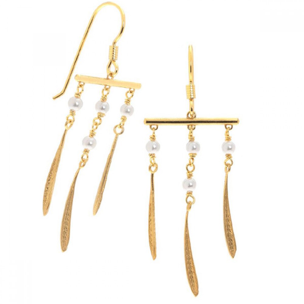 Ασημένια και επιχρυσωμένα κρεμαστά σκουλαρίκια με πέρλες και φύλλα ελιάς Ασημένια και επιχρυσωμένα κρεμαστά σκουλαρίκια με πέρλες και φύλλα ελιάς