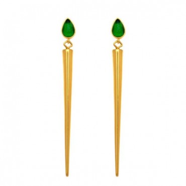 Ασημένια και επιχρυσωμένα μακριά σκουλαρίκια με σμαραγδί πέτρα