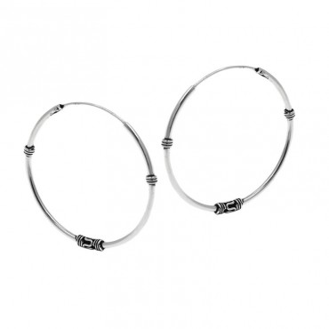 Ασημένιοι κρίκοι με σκαλιστές λεπτομέρειες 