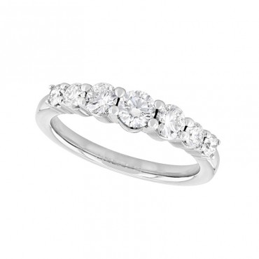 Ασημένιο δαχτυλίδι με πέτρες στην πάνω πλευρά 