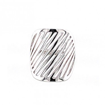 Ασημένιο δαχτυλίδι με τετράγωνο γραμμικό σχήμα και λουστρέ φινίρισμα Ασημένιο δαχτυλίδι με τετράγωνο γραμμικό σχήμα και λουστρέ φινίρισμα