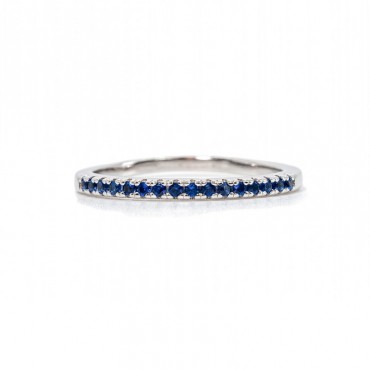 Ασημένιο δαχτυλίδι μισόβερο με πέτρες ζιργκόν σε μπλε χρώμα