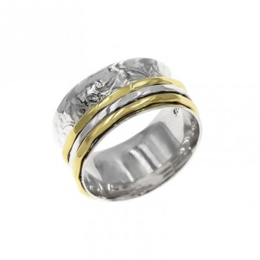 Ασημένιο δαχτυλίδι με σκάλισμα και τρία περιστρεφόμενα βεράκια (spinner) Ασημένιο δαχτυλίδι με σκάλισμα και τρία περιστρεφόμενα βεράκια (spinner)