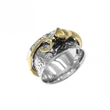 Ασημένιο (spinner) σκαλιστό δαχτυλίδι με περιστρεφόμενο φίδι σε κίτρινο χρυσό