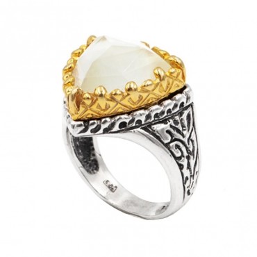 Ασημένιο χειροποίητο δαχτυλίδι με φεγγαρόπετρα και επίχρυσες λεπτομέρειες 