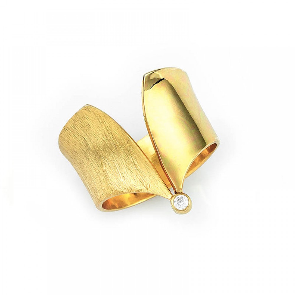 Ασημένιο και επιχρυσωμένο χειροποίητο δαχτυλίδι με μικρή πέτρα ζιργκόν Ασημένιο και επιχρυσωμένο χειροποίητο δαχτυλίδι με μικρή πέτρα ζιργκόν