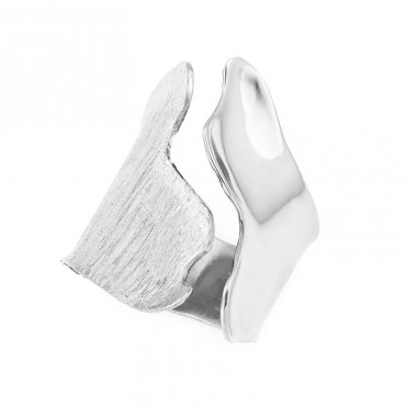 Ασημένιο χειροποίητο δαχτυλίδι με ματ και λουστρέ επιφάνεια 