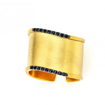 Ασημένιο και επιχρυσωμένο χειροποίητο δαχτυλίδι με πέτρες ζιργκόν σε μαύρο χρώμα 