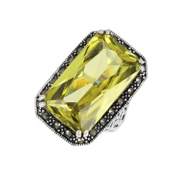 Ασημένιο δαχτυλίδι με μεγάλη πέτρα περίδοτο και μικρές πέτρες μαρκασίτη