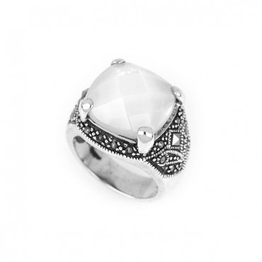 Ασημένιο δαχτυλίδι με πέτρα φίλντισι και μικρές πέτρες μαρκασίτη