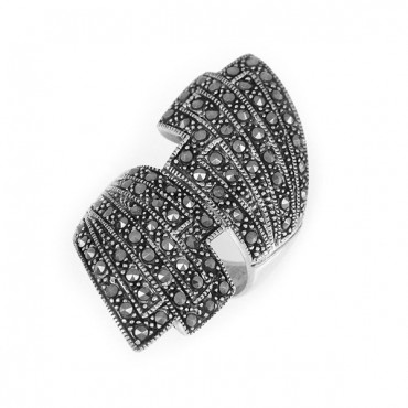 Ασημένιο εντυπωσιακό δαχτυλίδι διακοσμημένο με πέτρες μαρκασίτη