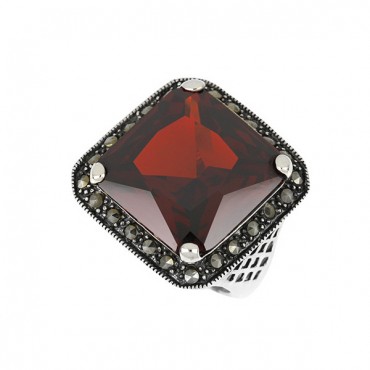 Ασημένιο δαχτυλίδι με μεγάλη τετράγωνη πέτρα γρανάδα και μικρές πέτρες μαρκασίτη