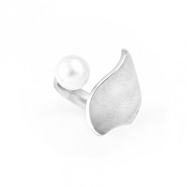 Ασημένιο χειροποίητο δαχτυλίδι με μαργαριτάρι 